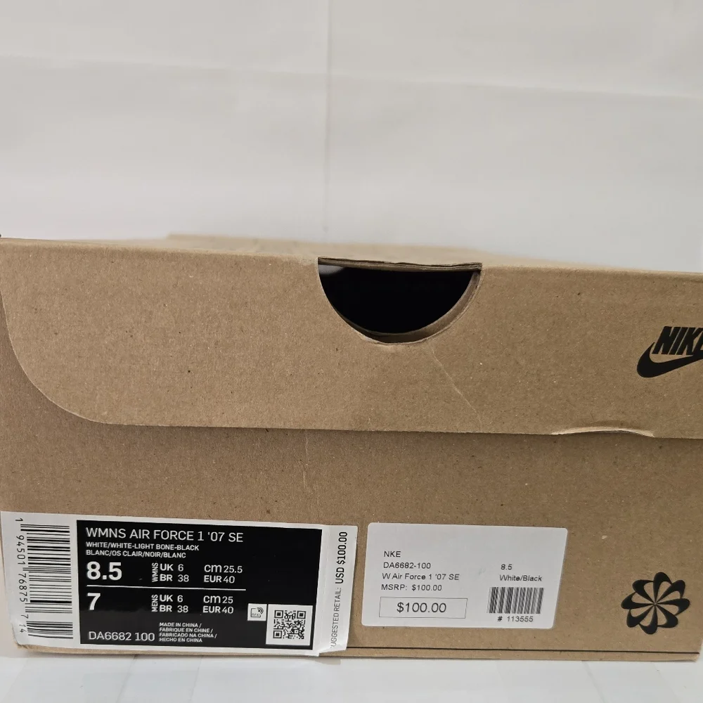 Nike Women's Air Force‎ 1 Low '07 SE Sneakers